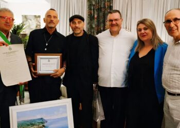 Eros Ramazzotti è stato insignito della cittadinanza onoraria di Joppolo, in provincia di Vibo Valentia