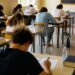 Studenti impegnati agli esami di maturità