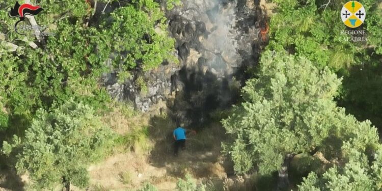 Il drone becca un piromane a Cleto in Calabria