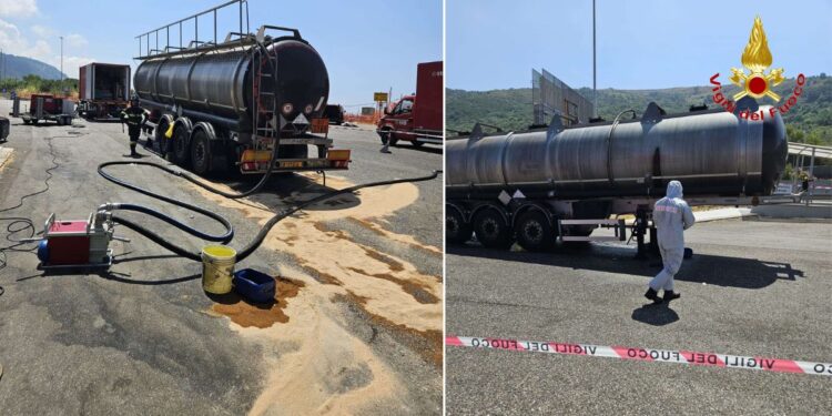 Il carico disperso da un'autocisterna nel Vibonese in autostrada