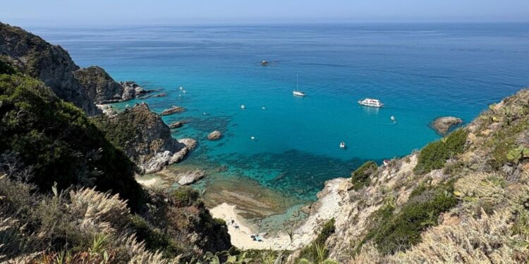 Capo Vaticano, Praia i Focu
