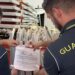 Il sequestro degli ombrelloni e dei lettini a Ricadi da parte della Guardia di finanza