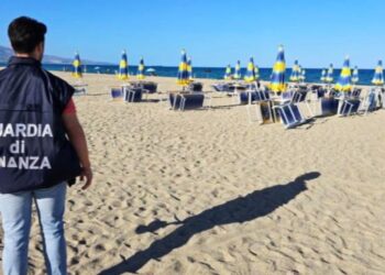 Guardia di finanza, controlli in uno stabilimento balneare