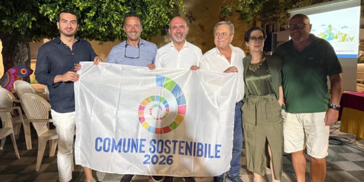 Gabriele Vallone (consigliere comunale), Tommaso Belvedere (vicesindaco), Maurizio Gazzarri (direttore tecnico della Rete dei Comuni Sostenibili), Antonio Landro (sindaco), Rosa Maria Cutuli (assessore), Andrea Vallone (consigliere comunale)