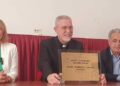 L'archeologa Mariangela Preta, il vescovo Attilio Nostro e il sindaco Giuseppe Marasco