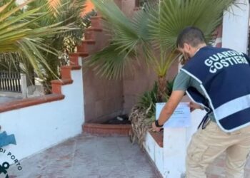 Il sequestro dell'area da parte della Capitaneria di porto di Crotone