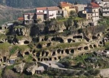 Verzino grotte rupestri
