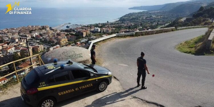 Guardia di finanza nel territorio di Tropea