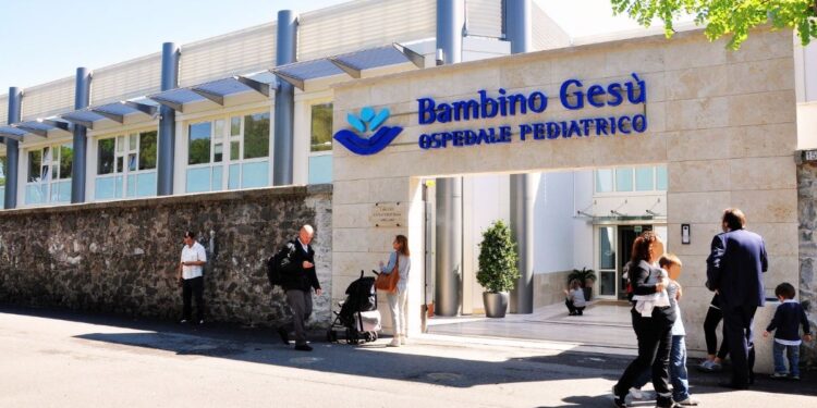 L'ingresso dell'ospedale Bambino Gesù di Roma