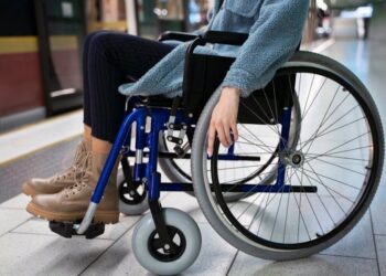 Carol, 15 anni e una battaglia per il diritto alla scuola nel Vibonese. I genitori: «Non può aspettare»