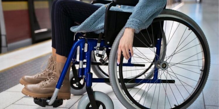Carol, 15 anni e una battaglia per il diritto alla scuola nel Vibonese. I genitori: «Non può aspettare»
