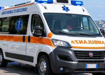 Una ambulanza di giorno