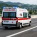Un'ambulanza in autostrada