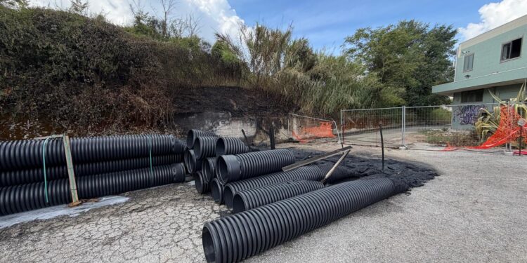 Vibo. Incendio al cantiere di via degli Artigiani, Romeo: «La protervia criminale non prevarrà»