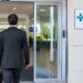 Un manager entra in una Asp