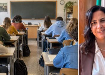 L'assessore all'Istruzione della Regione Calabria, Eulalia Micheli, e una classe di studenti