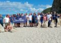 I volontari impegnati nell'iniziativa di Plastic Free a Palmi