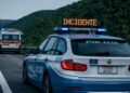 La Polizia Stradale e un'ambulanza sul luogo di un incidente