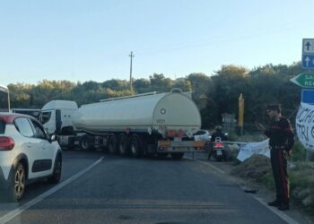 La protesta per i rincari allo svincolo di Pizzo sulla A2
