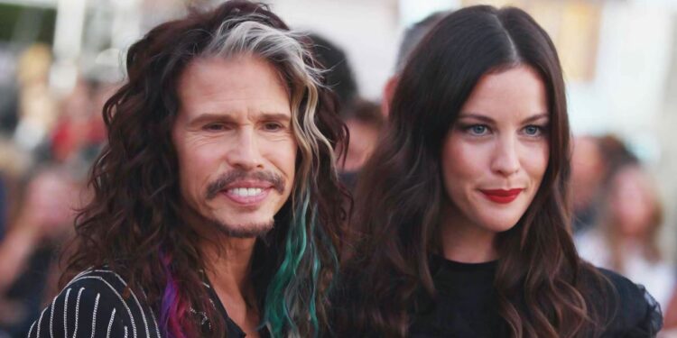 Steven Tyler, frontman degli Aerosmith, insieme alla figlia Liv Tyler, popolare attrice