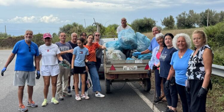 I volontari impegnati nella giornata ecologica a Zaccanopoli