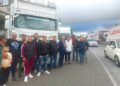 Il presidente Franco Barbalace con gli autotrasportatori al presidio di protesta (1)