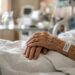 Un'anziana ricoverata in ospedale