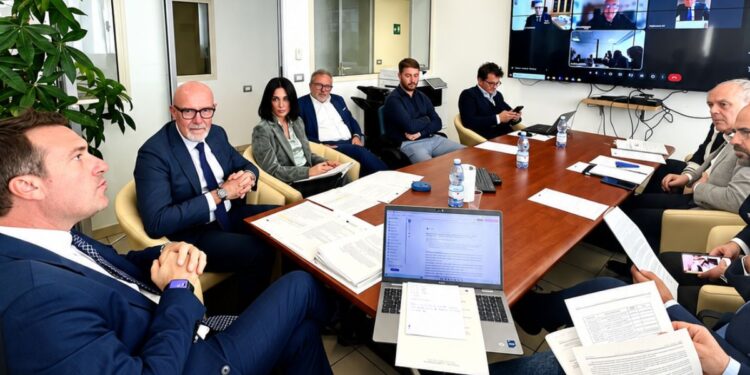 Una riunione dell'Autorità di sistema portuale dei mari Tirreno meridionale e Ionio