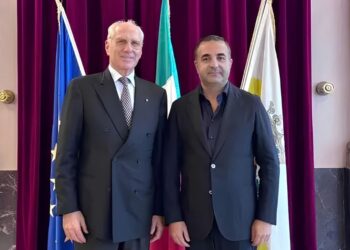 Il sindaco di Reggio Calabria, Francesco Cannizzaro, e l'amministratore delegato della società Ponte sullo Stretto di Messina, Pietro Ciucci