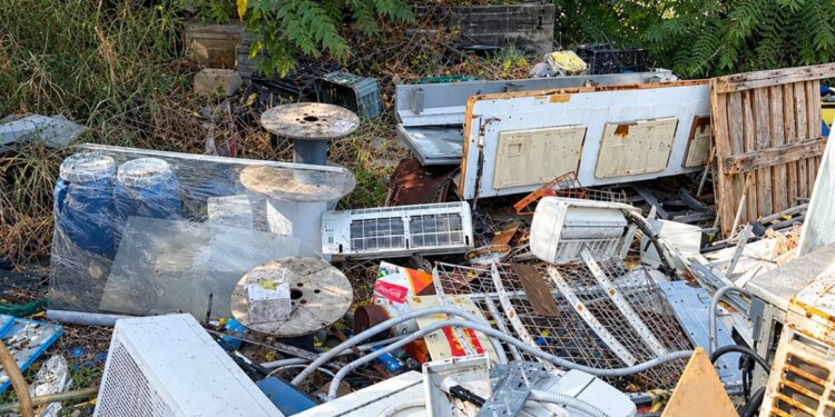 La discarica di rifiuti speciali beccata dai Carabinieri in località Tono a Capo Vaticano - Ricadi