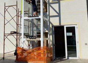 La sistemazione dell'ascensore nel plesso scolastico di Sant'Angelo di Drapia