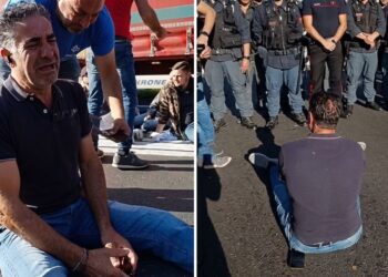 Un manifestante in lacrime sullo svincolo della A2 a Pizzo, in Calabria