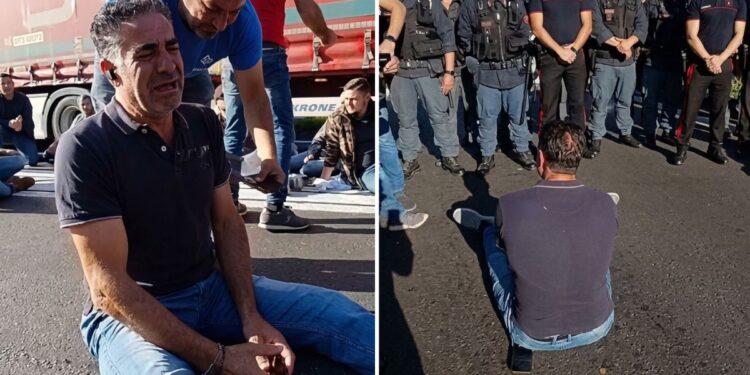 Un manifestante in lacrime sullo svincolo della A2 a Pizzo, in Calabria