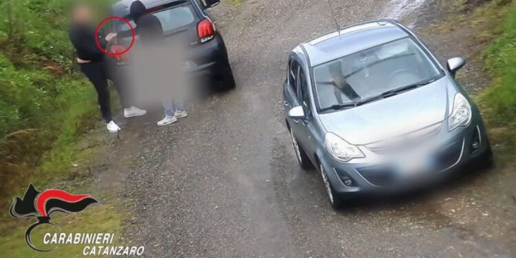Una immagine delle indagini relative all'operazione antidroga Social Carda effettuata dai Carabinieri nel territorio di Catanzaro