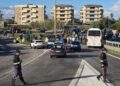 La protesta degli agricoltori con i trattori allo svincolo A2 a Falerna, in Calabria