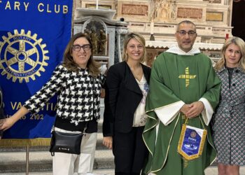 Il Rotary Club Vibo Valentia dona 14 fari per l’Antica Basilica di San Domenico a Soriano Calabro
