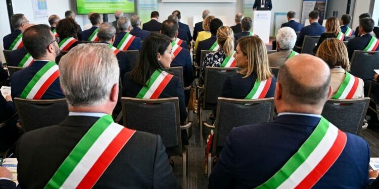 Alcuni sindaci con la fascia tricolore