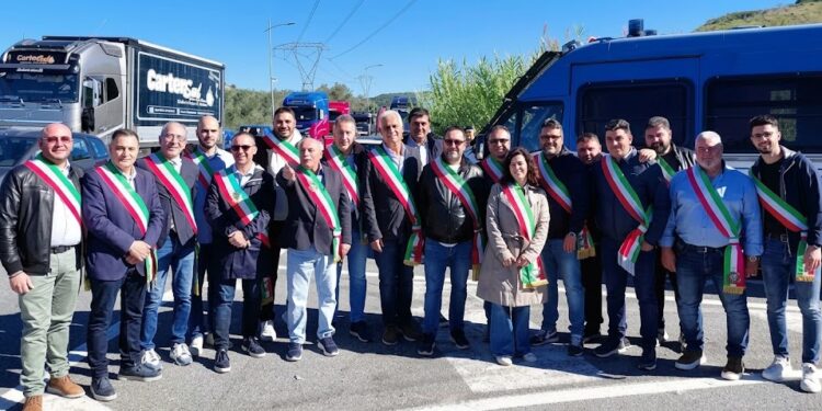 La solidarietà dei sindaci del Vibonese ad autotrasportatori e agricoltori
