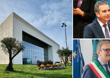 Il teatro comunale di Vibo Valentia, il sindaco Enzo Romeo ed il presidente della Regione Calabria, Roberto Occhiuto
