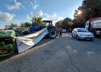 Agricoltori occupano i depositi di carburante Eni e Meridionale Petroli di Vibo Marina