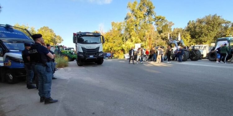 La protesta degli agricoltori a Vibo Marina